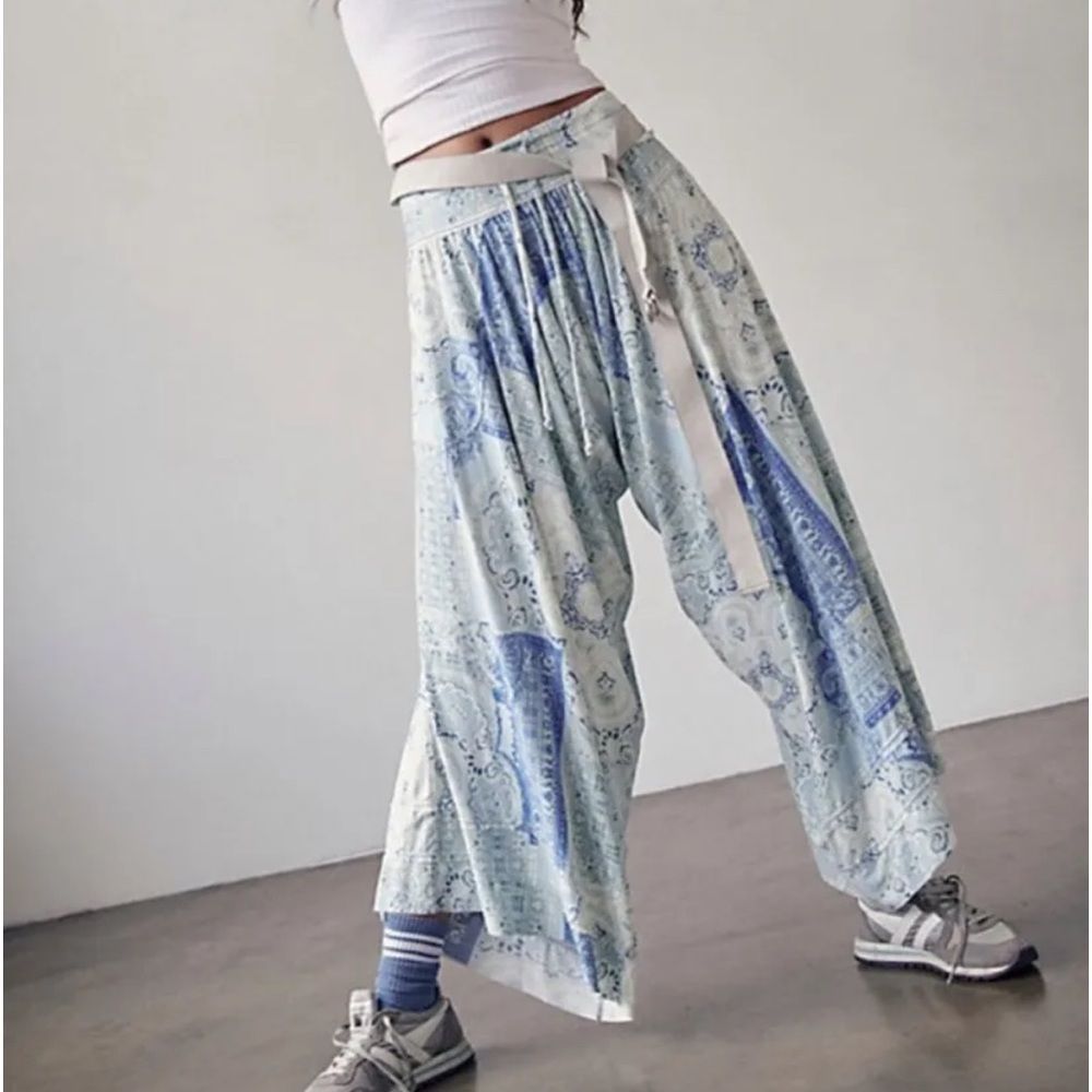 Free People Seven Stars Printed Pants Paisley Wide Leg Blue White Green - Picture 1 of 6